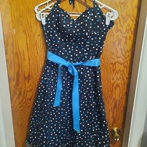 Polka dot pinup type dress, to knee at 5'6